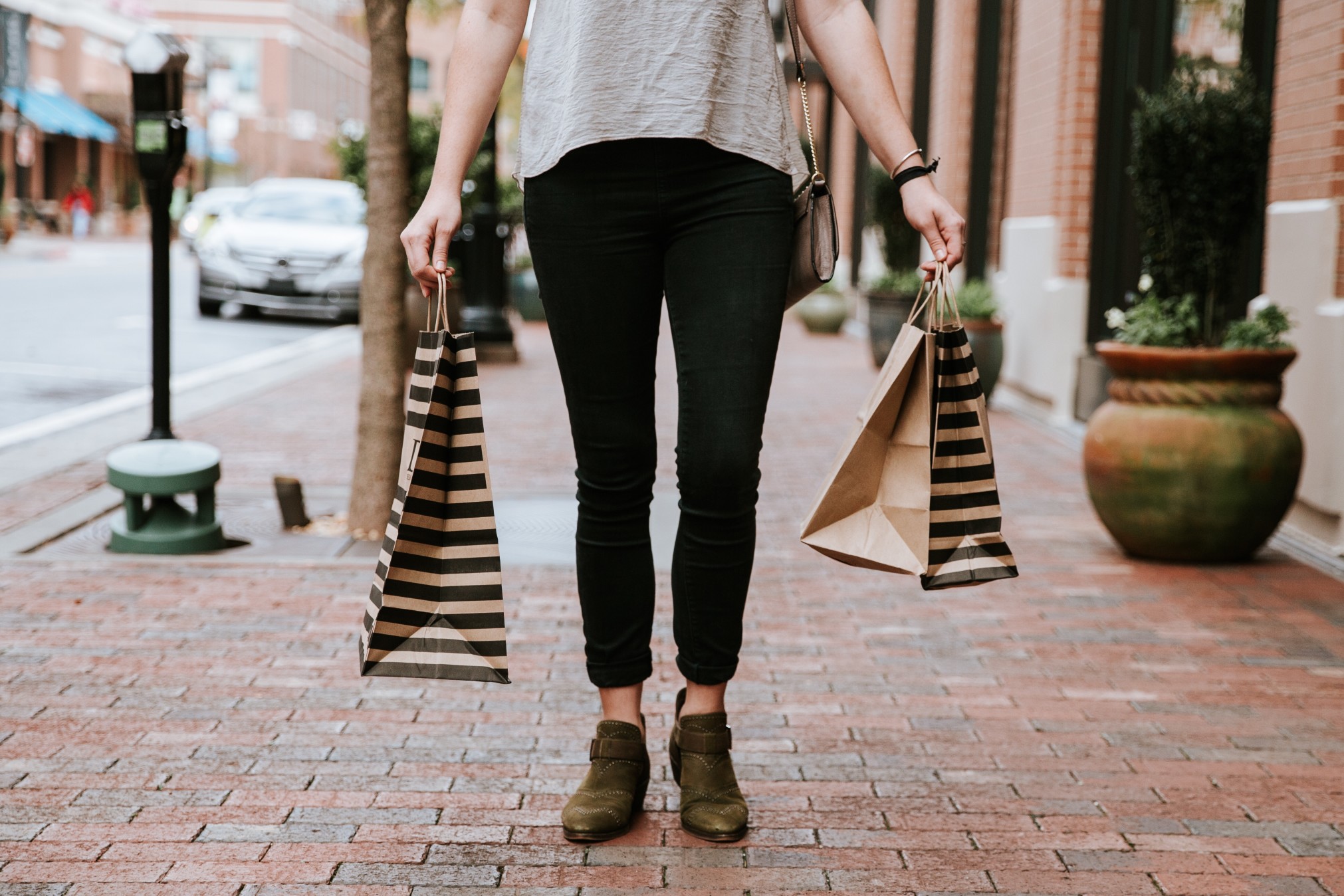 woman is tracked while shopping with dwell time analytics